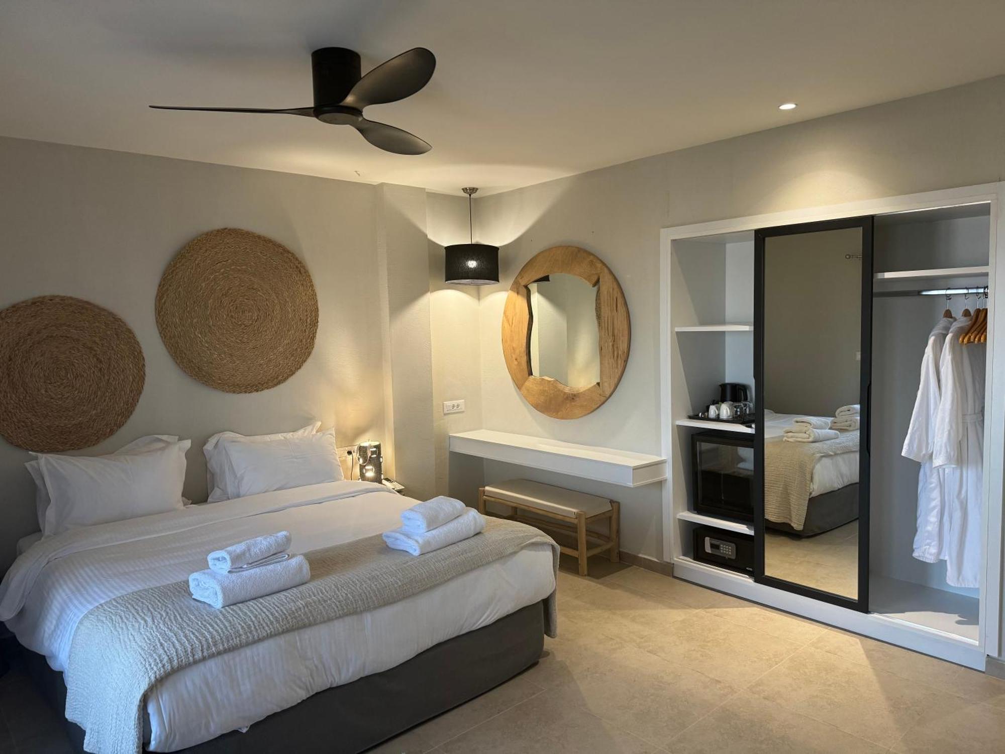 The Noverian Bios Santorini Boutique Hotel ثيرا الغرفة الصورة